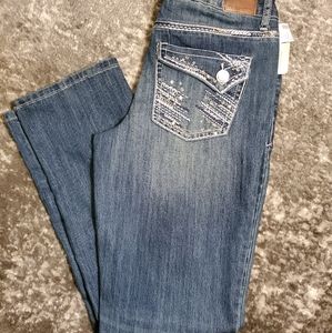 NWT Maurices embellished jeans 💫